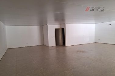 Sal&atilde;o Comercial para alugar - 243m&sup2; - Zona I