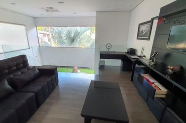 Casa &agrave; venda - 245m&sup2; - Zona IV