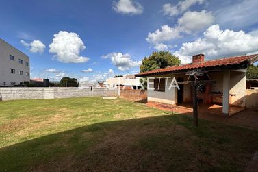 Casa &agrave; venda - 300m&sup2; - CENTRO