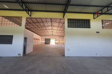 Sal&atilde;o Comercial para alugar - 1000m&sup2; - Rodovia