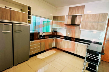 Casa &agrave; venda - 214m&sup2; - Jardim Tamoio