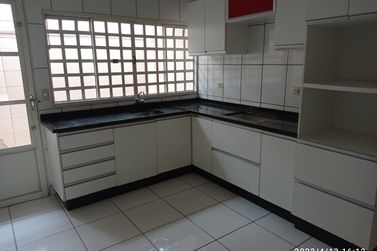 Casa para alugar - 100m&sup2; - PARQUE ALTO DA PARAN&Aacute;