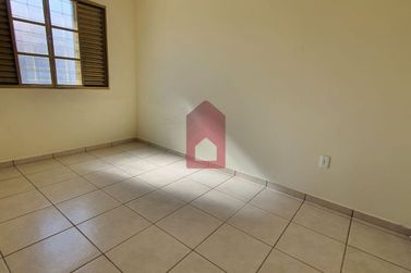 Casa para alugar - Jardim Aratimb&oacute;