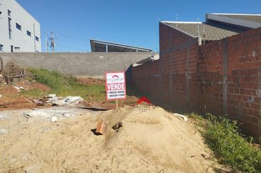 Terreno &agrave; venda - 126m&sup2; - Jardim Sakai