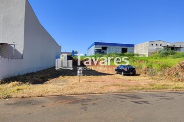 Terreno &agrave; venda - 615m&sup2; - Jardim Santiago