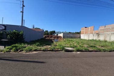 Terreno &agrave; venda - 204m&sup2; - Jardim Aeroporto