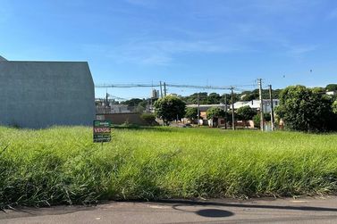 Terreno &agrave; venda - 181m&sup2; - Jardim Cima