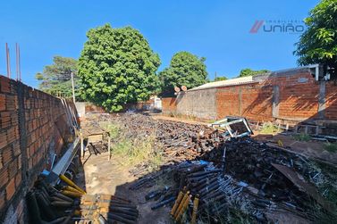 Terreno &agrave; venda - 270m&sup2; - Jardim Shangrila