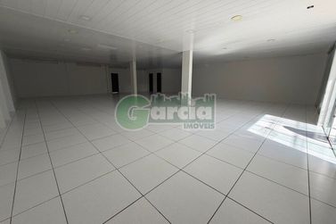 Sal&atilde;o Comercial para alugar - Zona VII