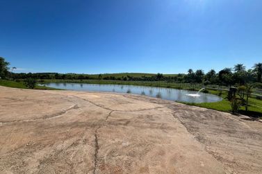 Ch&aacute;cara &agrave; venda - 