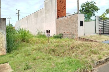 Terreno &agrave; venda - 180m&sup2; - Jardim Porto Seguro