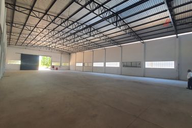 Sal&atilde;o Comercial para alugar - 1000m&sup2; - Rodovia