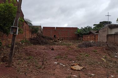 Terreno &agrave; venda - 472m&sup2; - Zona VII