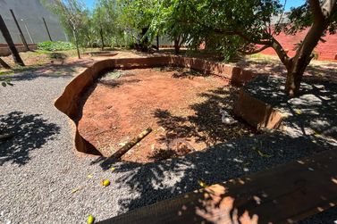 Ch&aacute;cara &agrave; venda - 11000m&sup2; - PR-323