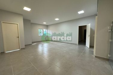 Sal&atilde;o Comercial para alugar - 450m&sup2; - Zona VII