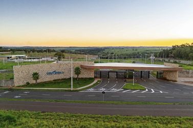 Terreno &agrave; venda - 300m&sup2; - Centro