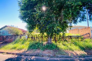 Terreno &agrave; venda - 450m&sup2; - Apenas uma quadra da Prefeitura Municipal