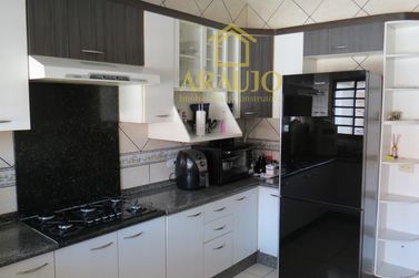 Casa &agrave; venda - 150m&sup2; - Jardim Tropical