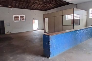 Sal&atilde;o Comercial para alugar - 240m&sup2; - Zona I