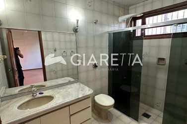 Casa &agrave; venda - 300m&sup2; - CENTRO