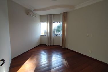 Casa &agrave; venda - 406m&sup2; - Zona II
