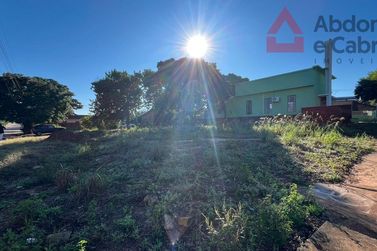 Terreno &agrave; venda - 600m&sup2; - Centro