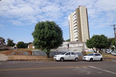 Terreno &agrave; venda - 1631m&sup2; - Zona 1