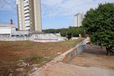 Terreno &agrave; venda - 1631m&sup2; - Zona 1