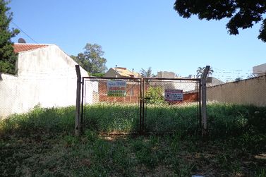 Terreno &agrave; venda - 303m&sup2; - ZONA 7