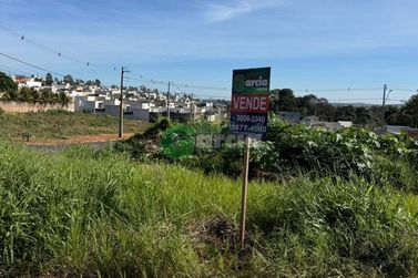 Terreno &agrave; venda - 151m&sup2; - Jardim Izaura