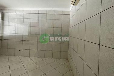 Sal&atilde;o Comercial para alugar - 280m&sup2; - Zona I-A