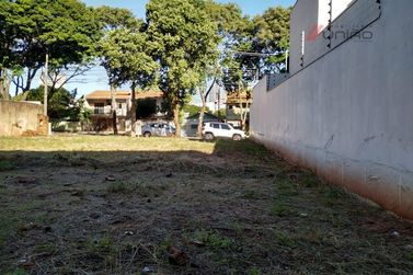Terreno &agrave; venda - 212m&sup2; - Zona I-a
