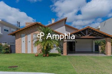 Casa &agrave; venda - 266m&sup2; - Regi&atilde;o do Lago
