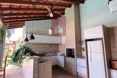 Casa &agrave; venda - 700m&sup2; - Centro