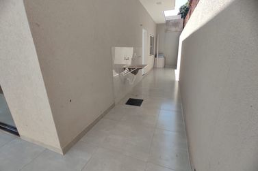Casa &agrave; venda - 130m&sup2; - Jardim Tropical