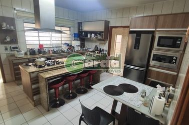 Apartamento &agrave; venda - 196m&sup2; - Zona VII