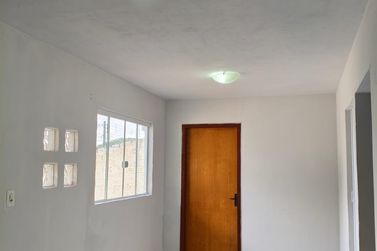 Casa para alugar - 60m&sup2; - CONJUNTO RESIDENCIAL C&Oacute;RREGO LONGE