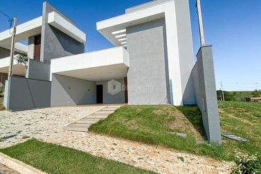 Casa &agrave; venda - 185m&sup2; - Condom&iacute;nio Jardins de Versailles