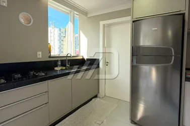Apartamento &agrave; venda - 120m&sup2; - Meia Praia