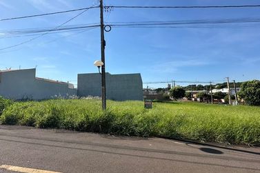 Terreno &agrave; venda - 181m&sup2; - Jardim Cima