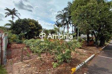 Terreno &agrave; venda - 400m&sup2; - Centro