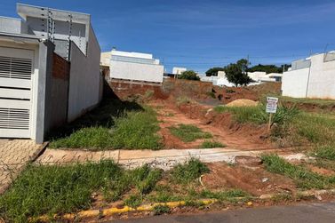 Terreno &agrave; venda - 183m&sup2; - Zona V