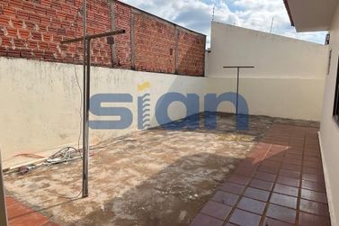 Casa para alugar - 100m&sup2; - 