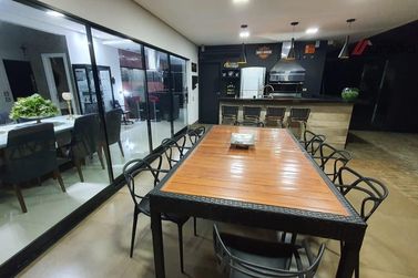 Casa &agrave; venda - 245m&sup2; - Zona IV