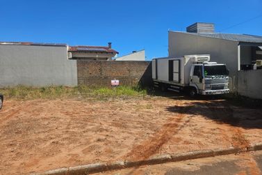 Terreno &agrave; venda - 180m&sup2; - Zona VII