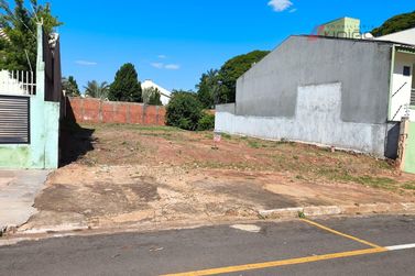 Terreno &agrave; venda - 490m&sup2; - Zona II