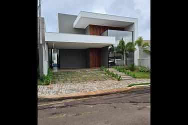 Casa &agrave; venda - 250m&sup2; - Conjunto Residencial Portal das &Aacute;guas