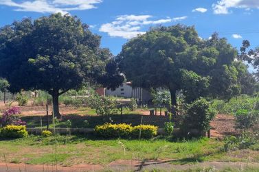 Ch&aacute;cara &agrave; venda - -