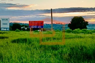 Ch&aacute;cara &agrave; venda - 28000m&sup2; - Estrada Rural