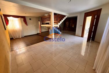 Casa para alugar - 310m&sup2; - ZONA II